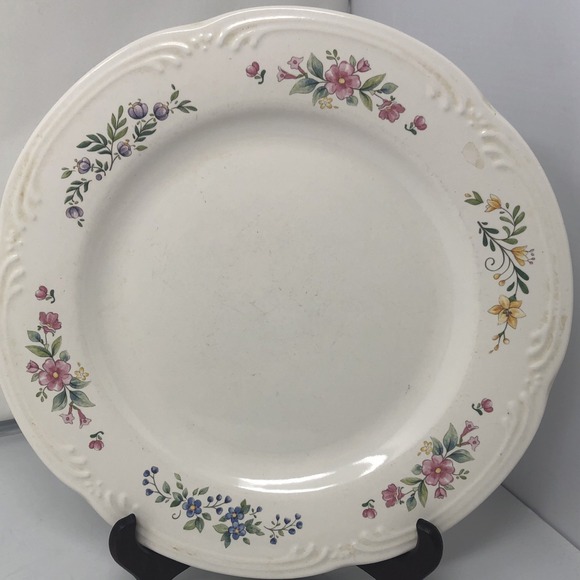 Pfaltzgraff Meadow Lane Dinner Plate Vintage USA White Floral Stoneware Oneplate - Picture 1 of 9